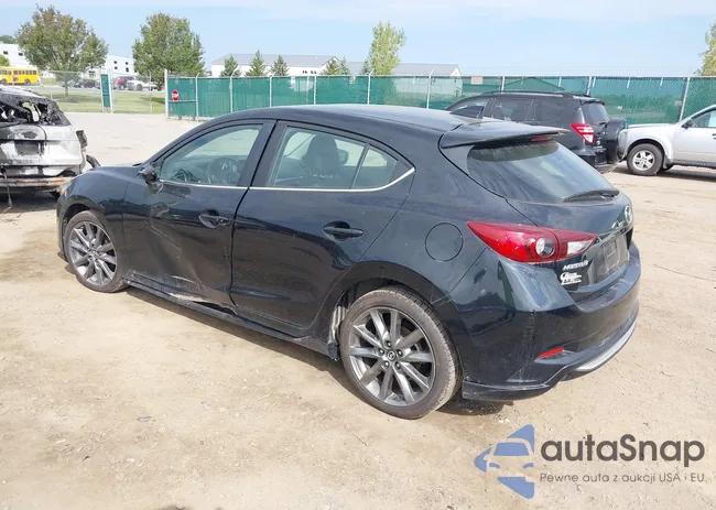 3MZBN1L30JM257015: 40324163