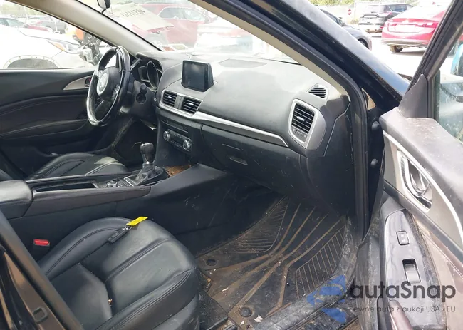 3MZBN1L30JM257015: 40324163