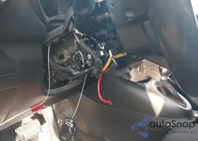 KNDJN2A26E7072126: 40328101