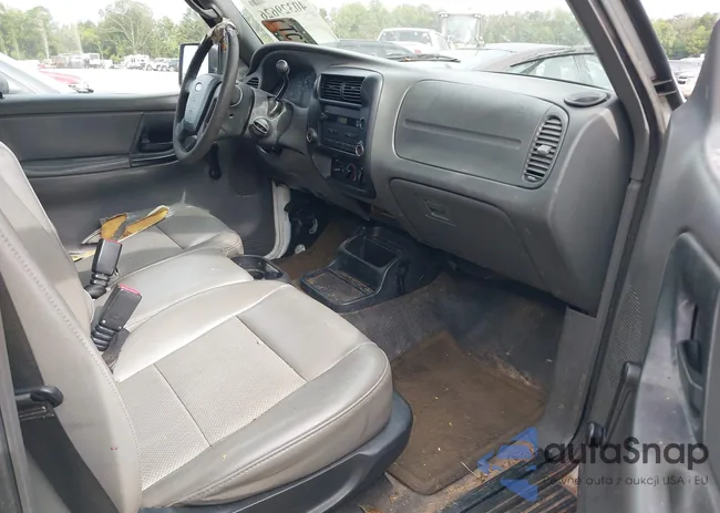 1FTYR10D28PB04185: 40329626