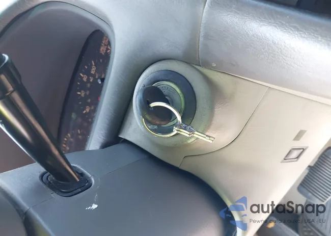 JT8BF28G3X0213098: 40333038