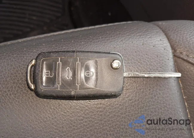 3VWRZ71KX8M077504: 40334453