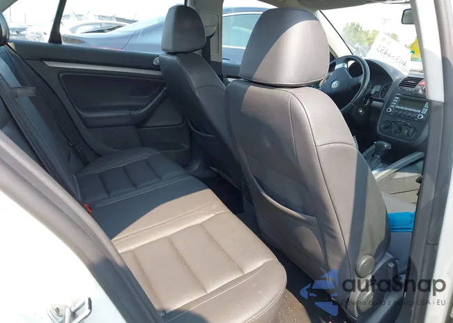 3VWRZ71KX8M077504: 40334453