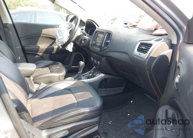 3C4NJDBB2JT399393: 40335373