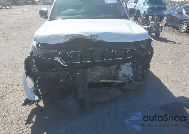 1C4RJYB68N8716738: 40350913