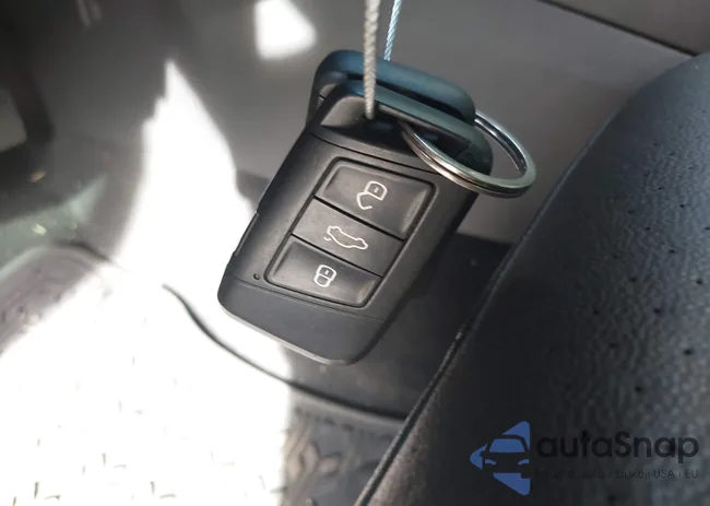 3VWE57BU2KM110724: 40351669