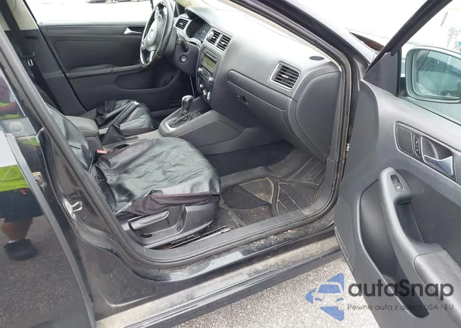 3VWDX7AJ5BM354817: 40375104