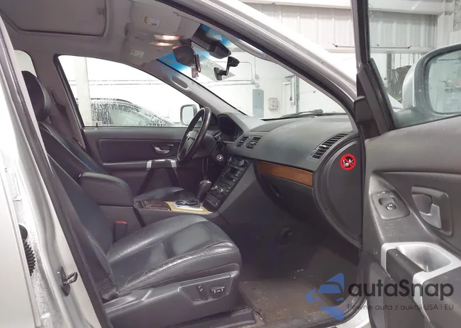 YV4CZ982871344366: 40387671