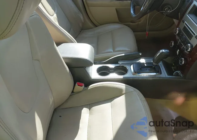 3FAHP0JG8AR207463: 40389832