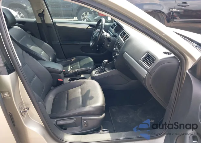 3VWDP7AJ0DM248066: 40397525