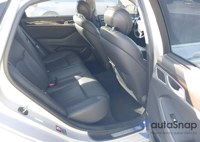 KMHGN4JE4HU193979: 40415811