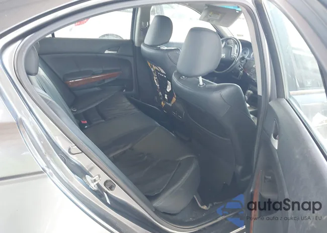 1HGCP3F84BA025845: 40417694