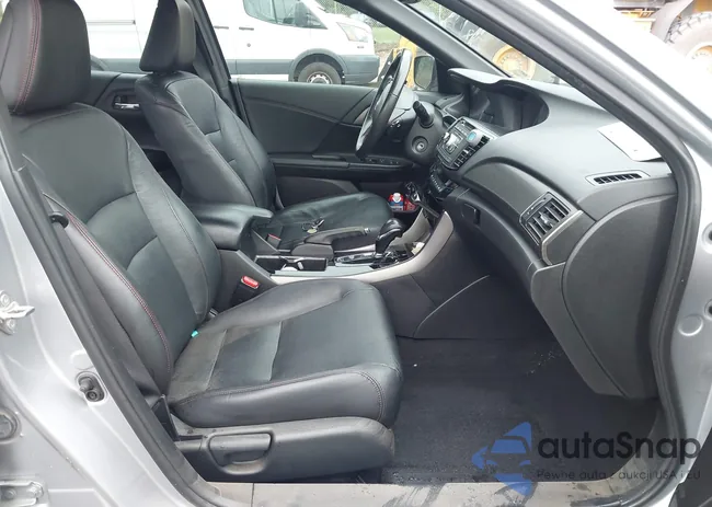 1HGCR2F14HA260701: 40418828