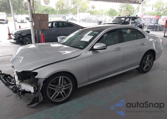 WDDZF4JBXJA295297: 40427727