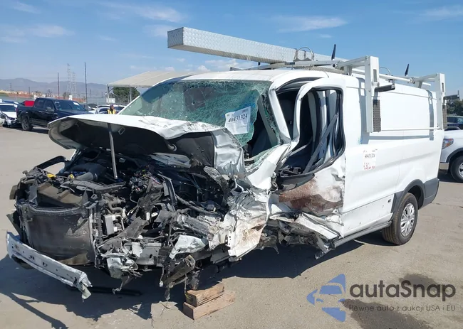 1FTYR1YM2KKA04922: 40431324