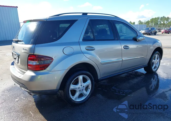 4JGBB86E38A385690: 40431369