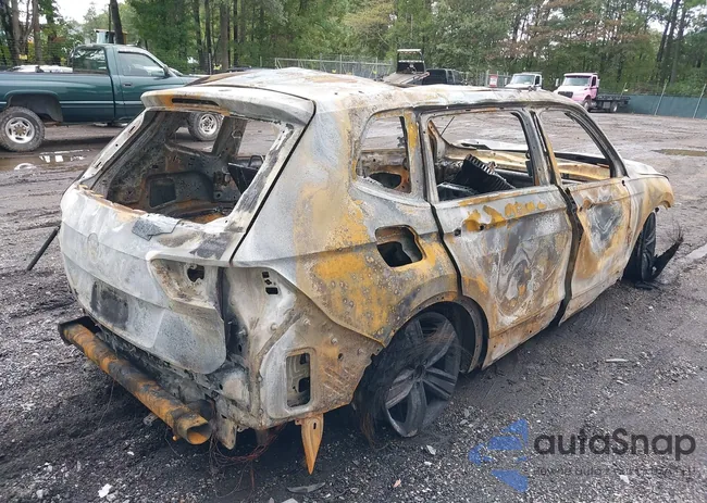 3VV4B7AX8KM087180: 40432202