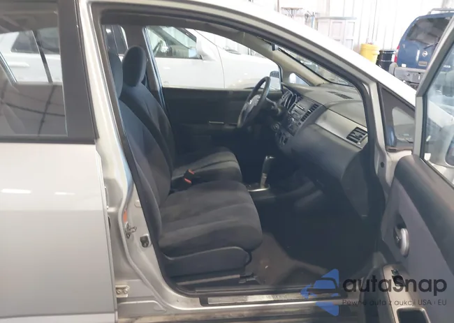 3N1BC13E68L395932: 40438114