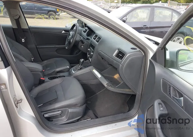 3VWDP7AJ0CM333875: 40438366