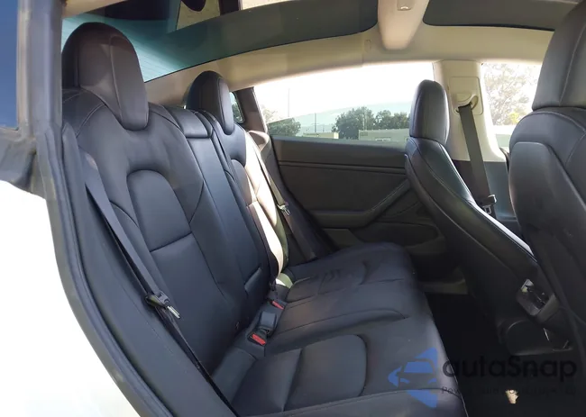 5YJ3E1EB3MF879516: 40446571