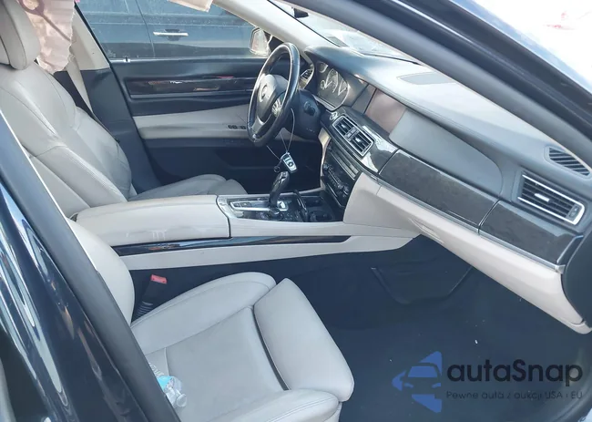 WBAKB8C50CC963117: 40449479