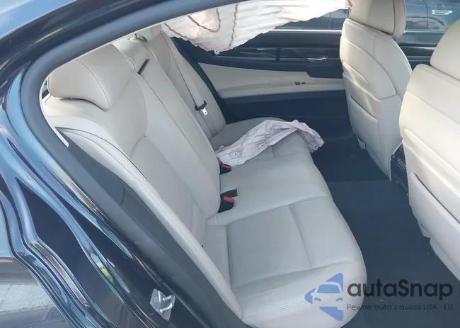 WBAKB8C50CC963117: 40449479