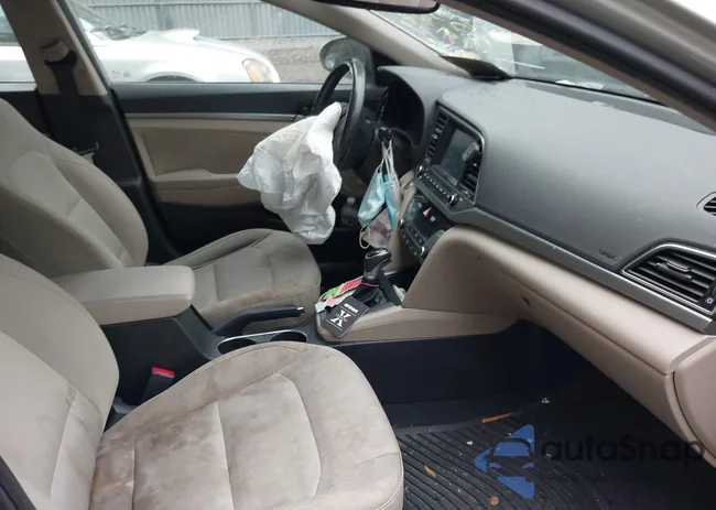 5NPD84LF5JH305435: 40451913