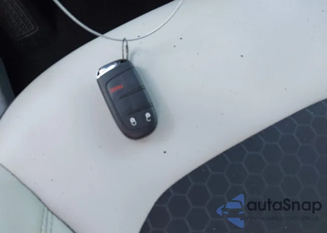 3C4NJCBB2KT676877: 40476887