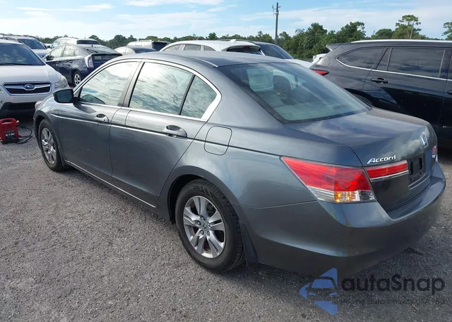 1HGCP2F4XBA081571: 40476907