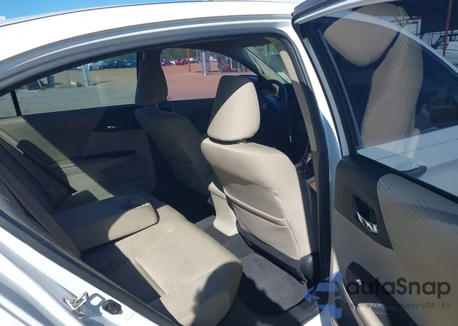 1HGCR2F3XFA068617: 40478895