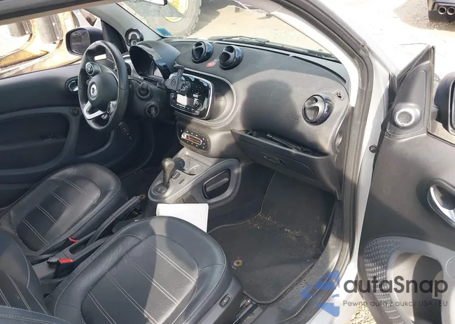 WMEFJ5DA1GK077368: 40490621