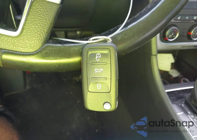 1VWAT7A37FC047608: 40495135