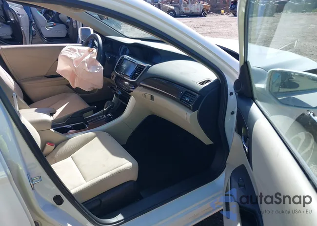 1HGCR2F79HA044704: 40495465