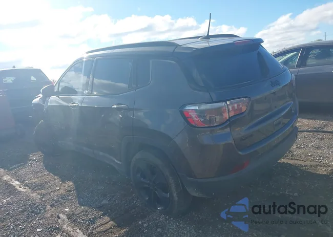 3C4NJDBB2JT313323: 40499738