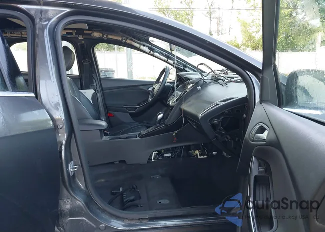 1FADP3N28JL232120: 39515223