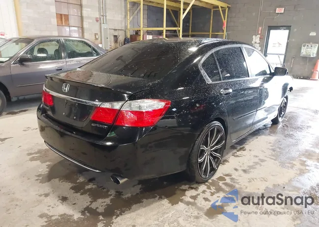 1HGCR2F58DA177544: 39518573