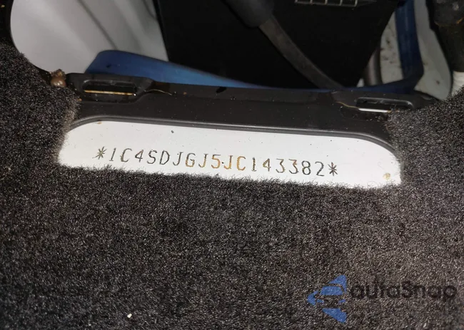 1C4SDJGJ5JC143382: 39525655