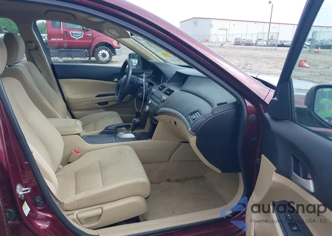 1HGCP2F41BA111251: 39582935