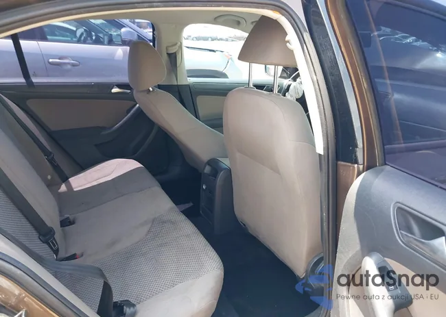 3VW2K7AJ8CM338490: 39584453