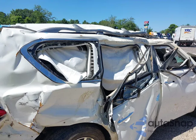 JN8AY2NC8H9510930: 39597591