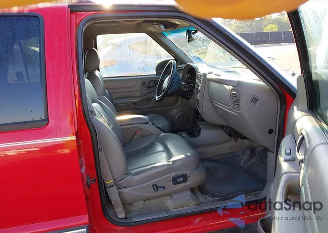 1GNDT13W81K243387: 39608159