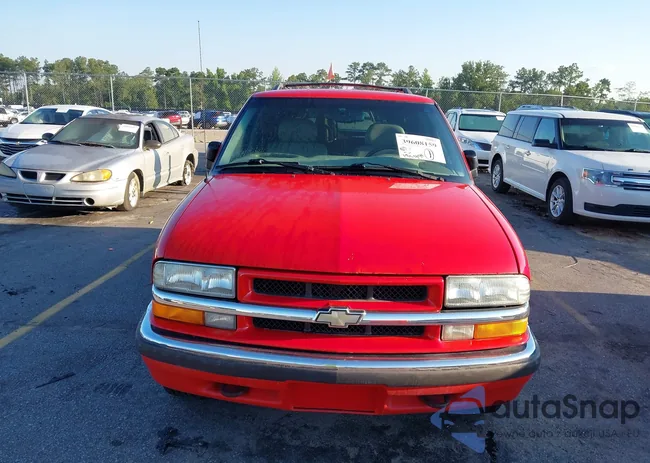 1GNDT13W81K243387: 39608159