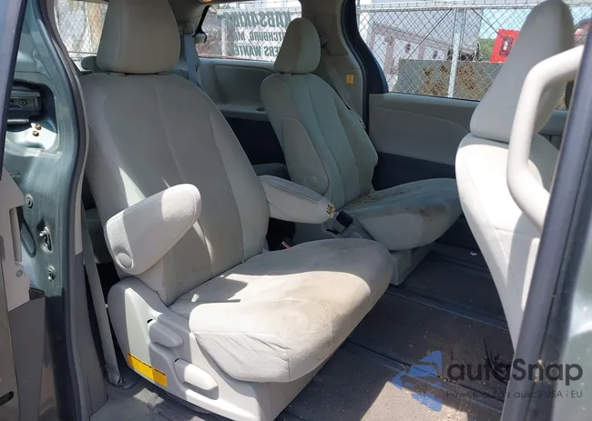 5TDZK3DC8CS274703: 39643784