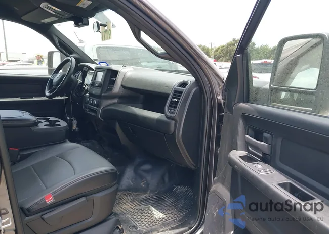 3C6UR5HL4RG157713: 39651353