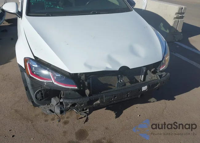 3VW547AU7JM256121: 39657619