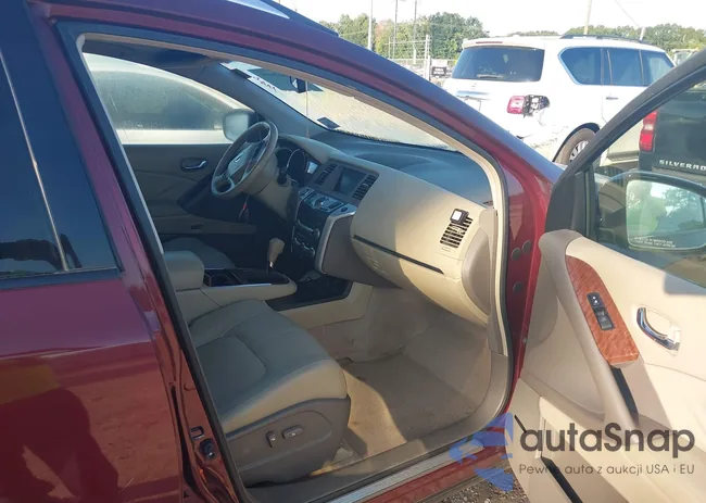 JN8AZ18W49W102165: 39662528