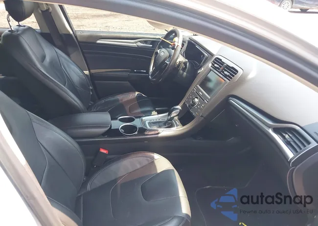 3FA6P0K92DR200035: 39673268