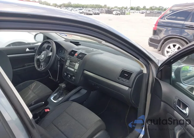 3VWJZ7AJ3AM099581: 39719405