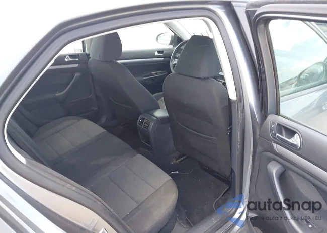 3VWJZ7AJ3AM099581: 39719405