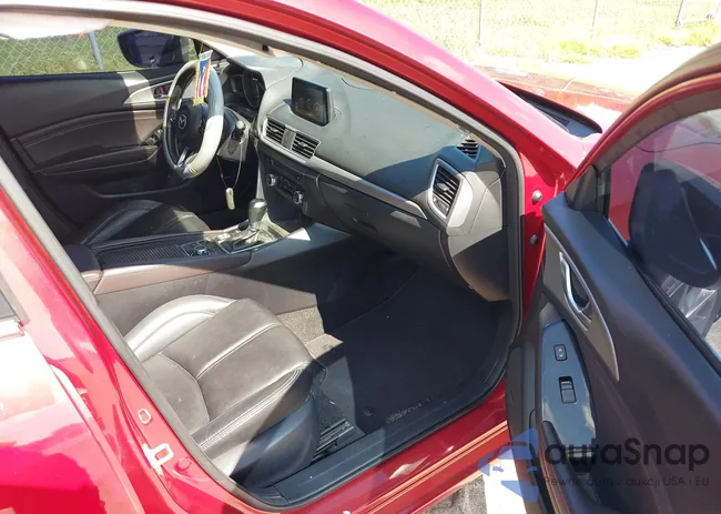 3MZBN1L33JM218242: 39733485